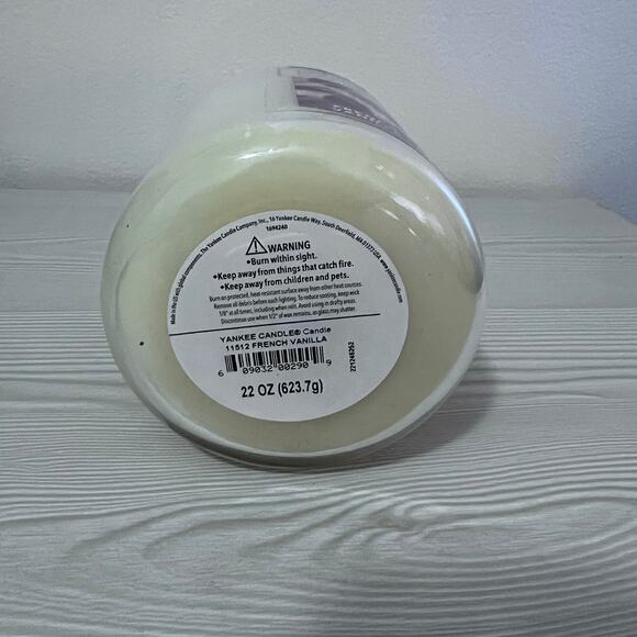 Yankee Candle Large Jar Candle 100-150 hrs 22 oz FRENCH VANILLA - Picture 2 of 2